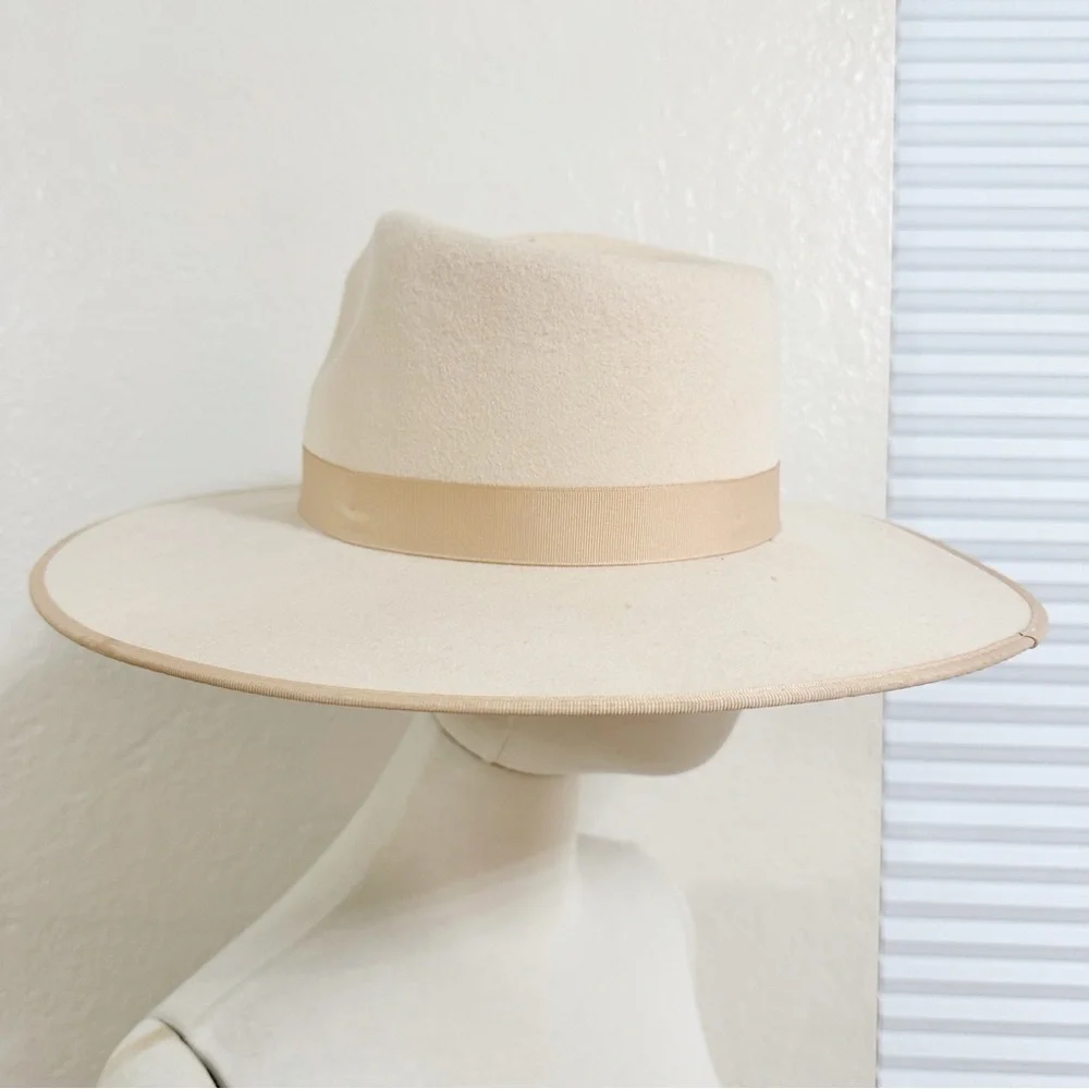 Lack of color IVORY RANCHER hat